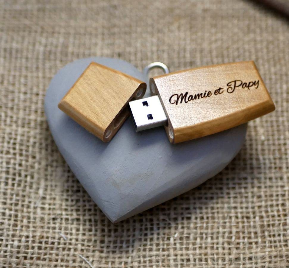 Houten USB-sleutel te personaliseren door gravure