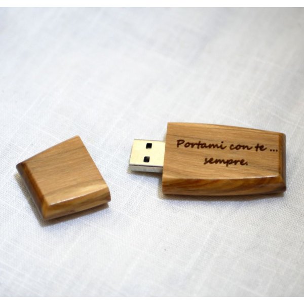 Houten USB-sleutel te personaliseren door gravure