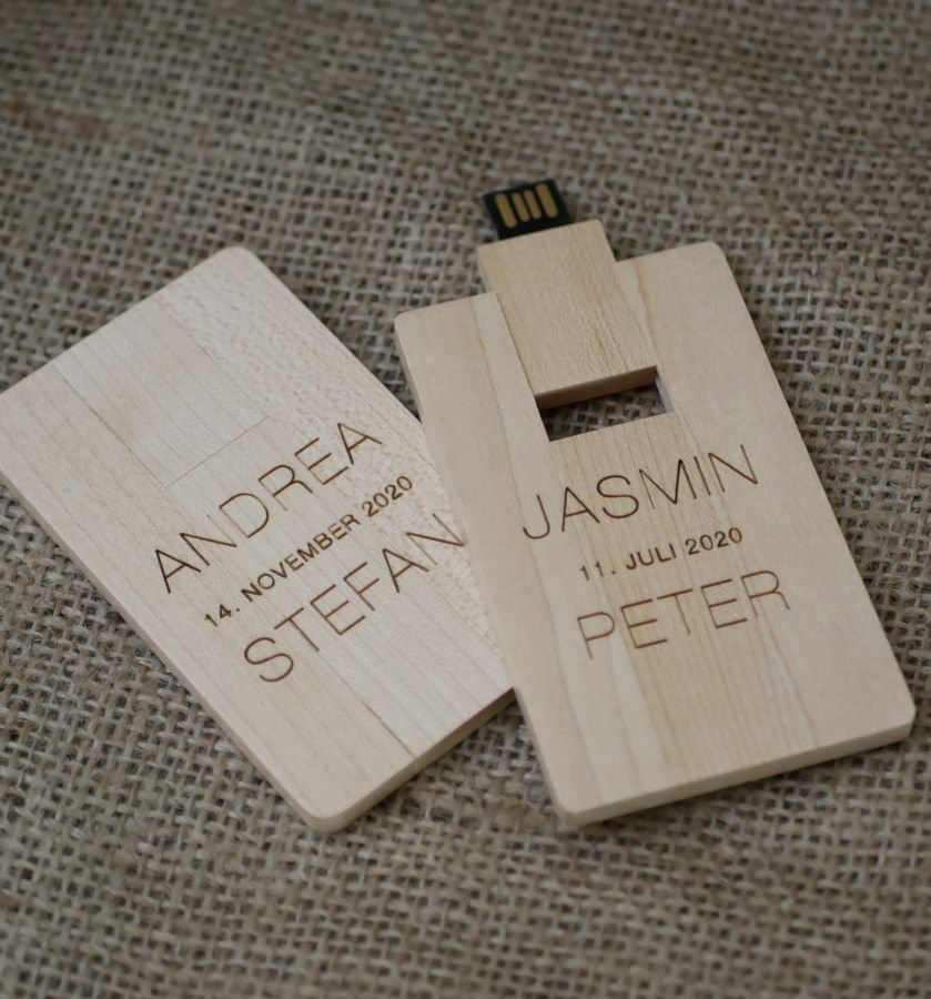 USB-sleutel gegraveerde kaart van esdoornhout om te personaliseren