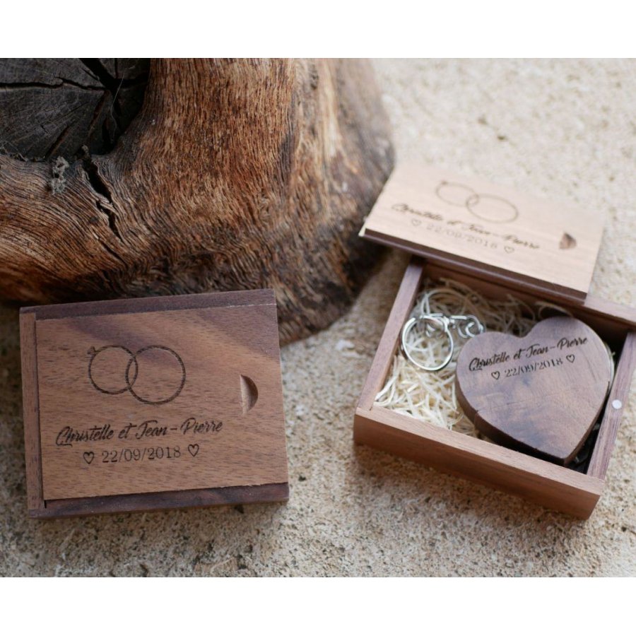 32 GB Heart USB Flash Drive in een donkerhouten doosje