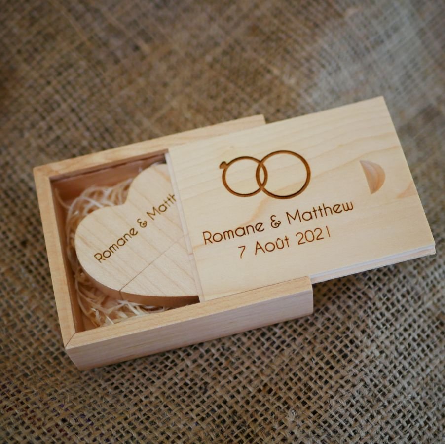 32 GB Heart USB Flash Drive in een licht houten doosje