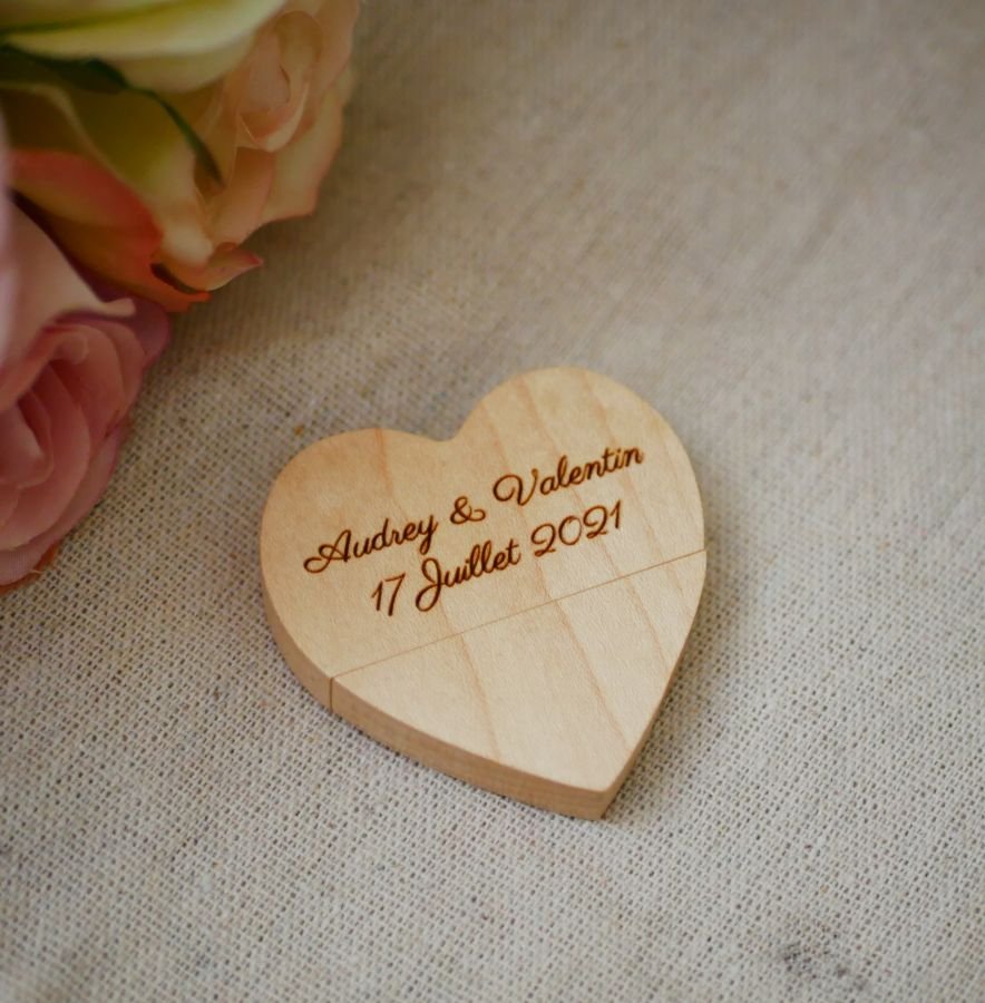 32 GB Heart USB Flash Drive in een licht houten doosje