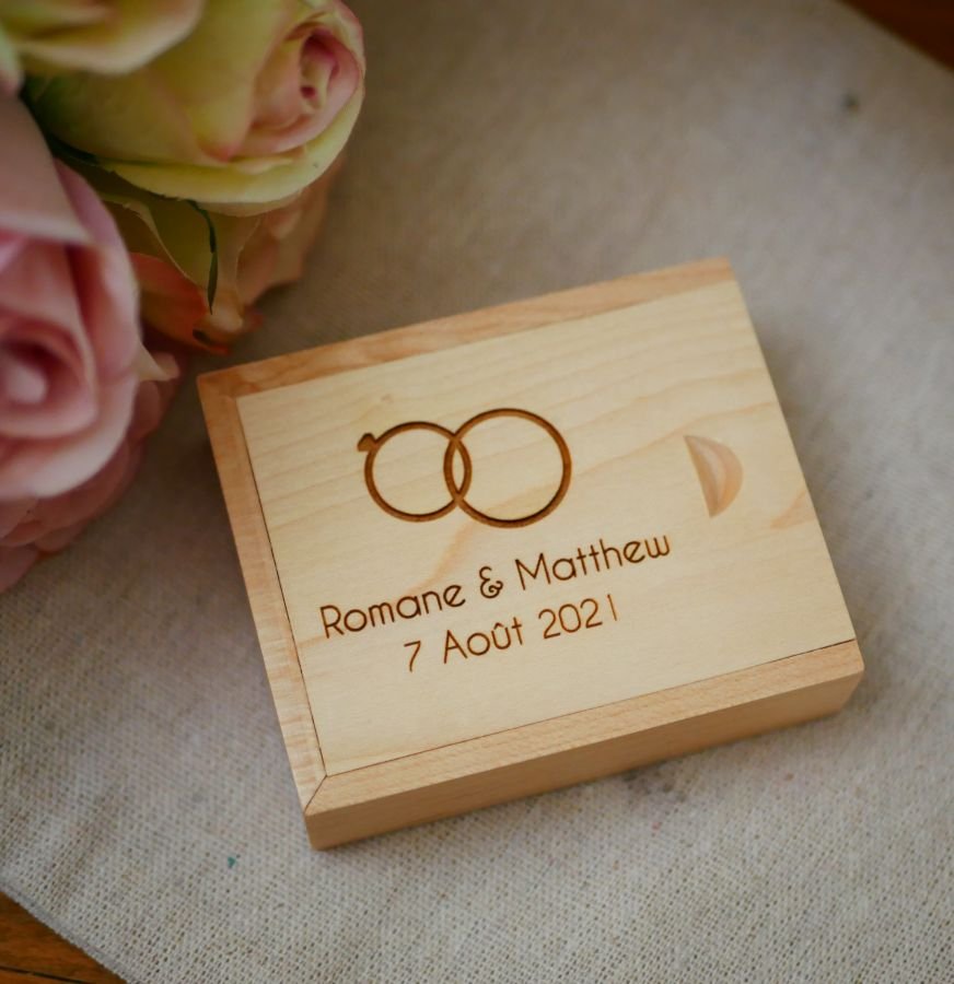 32 GB Heart USB Flash Drive in een licht houten doosje