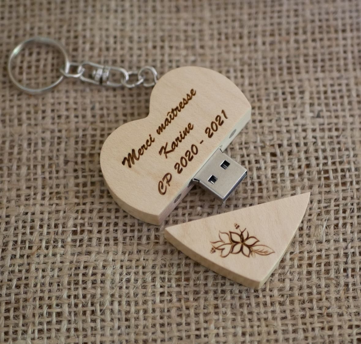 32 GB Heart USB Flash Drive in een licht houten doosje