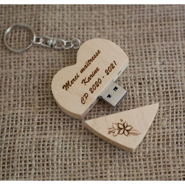 32 GB Heart USB Flash Drive in een licht houten doosje