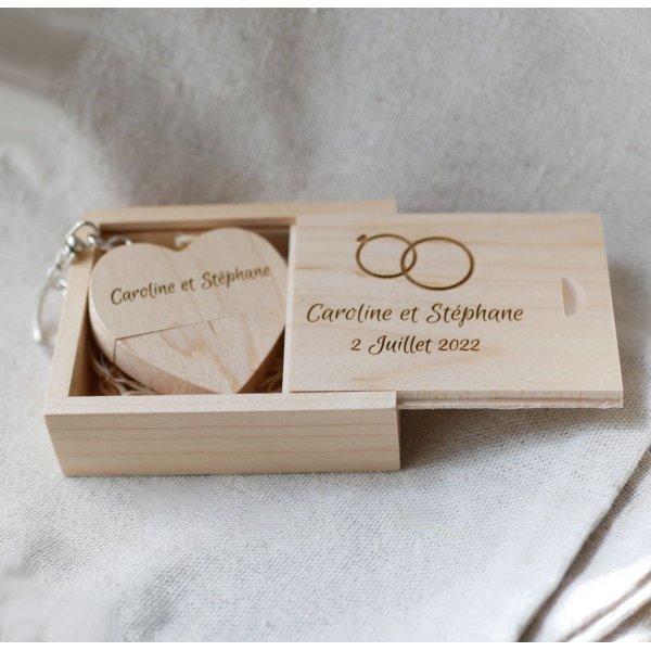 32 GB Heart USB Flash Drive in een licht houten doosje