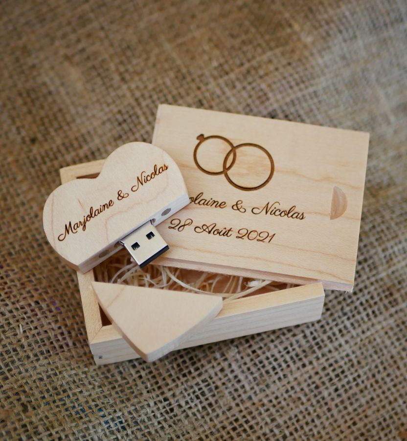 32 GB Heart USB Flash Drive in een licht houten doosje