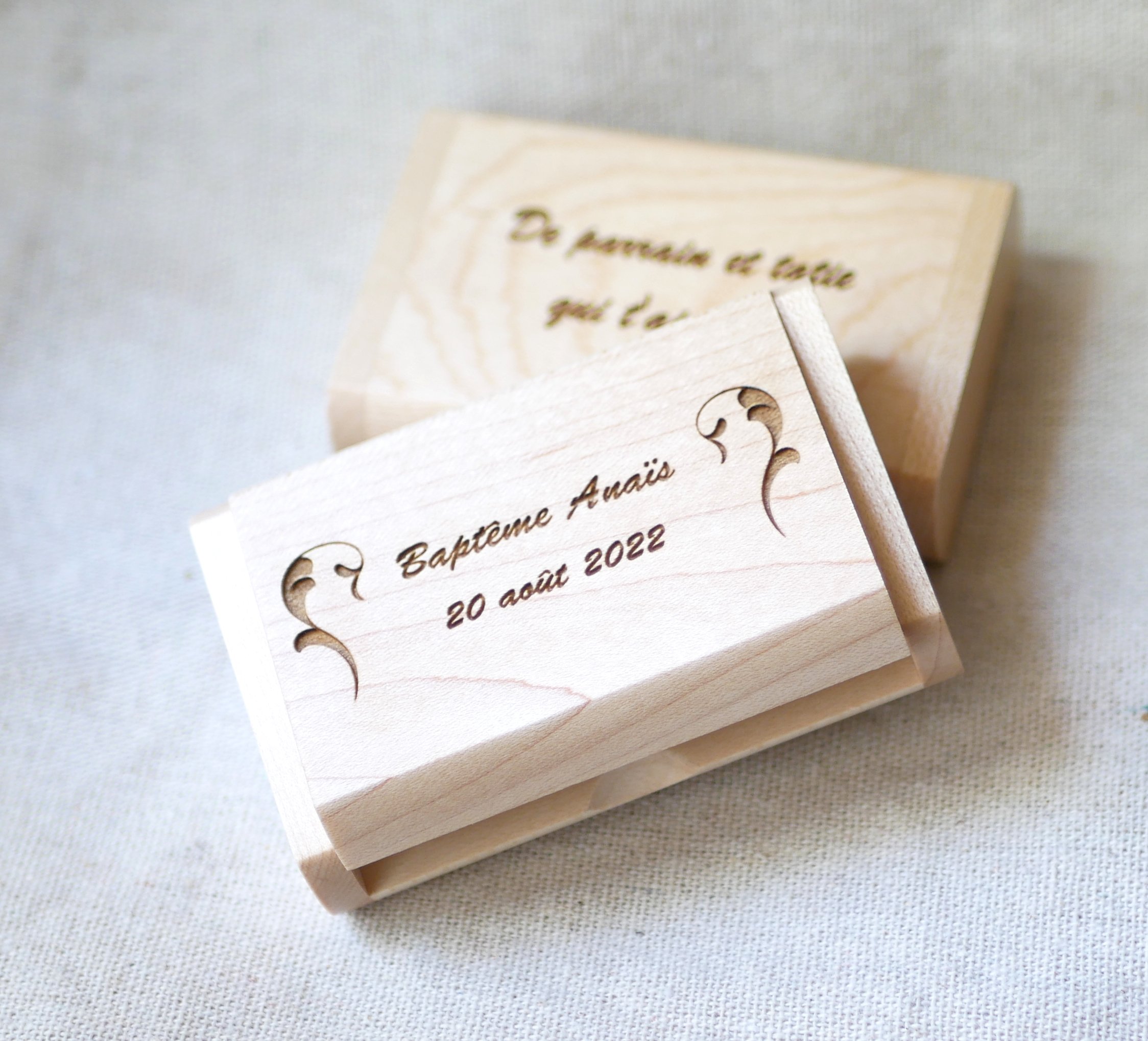 32 GB 2.0 gegraveerde USB-stick in esdoornhouten behuizing