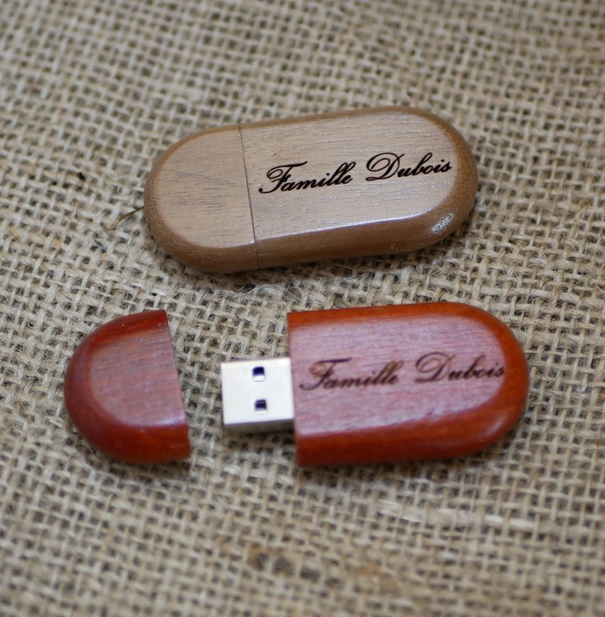 Ovale USB-sleutel, te personaliseren door gravure, houtsoort naar keuze