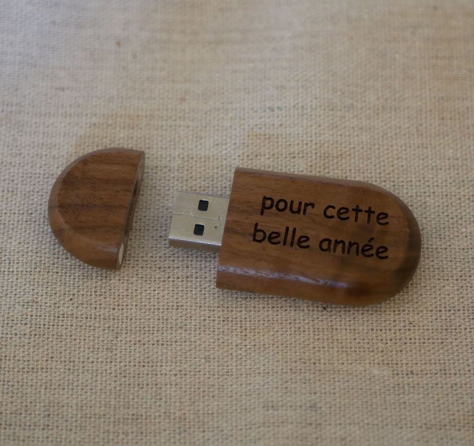 Ovale USB-sleutel, te personaliseren door gravure, houtsoort naar keuze