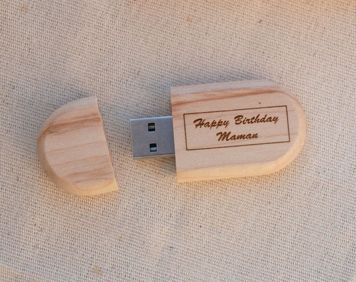 Ovale USB-sleutel, te personaliseren door gravure, houtsoort naar keuze