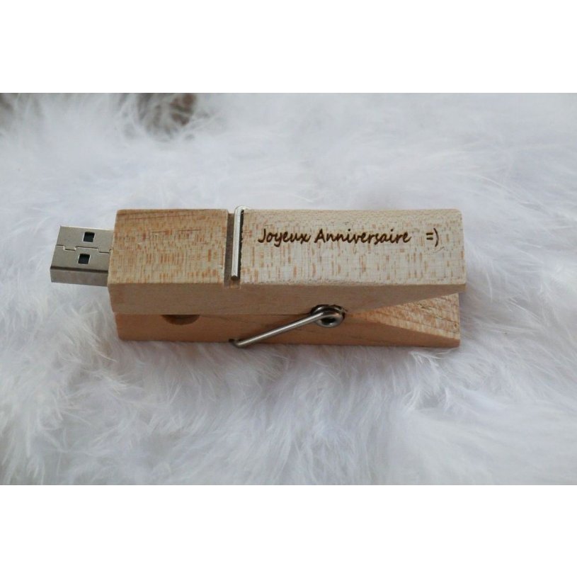 Gegraveerde houten USB-sleutel om te personaliseren