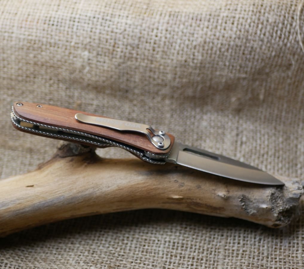 Gegraveerd mes met houten handvat om te personaliseren