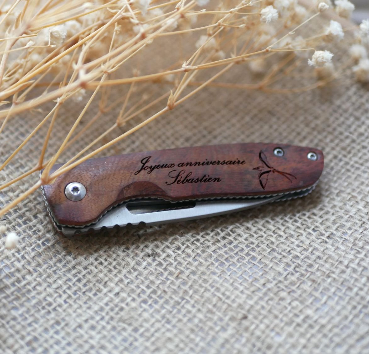 Gegraveerd mes met houten handvat om te personaliseren