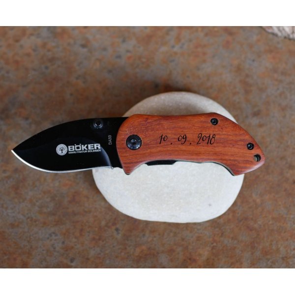 Klein mes met houten handvat om te graveren