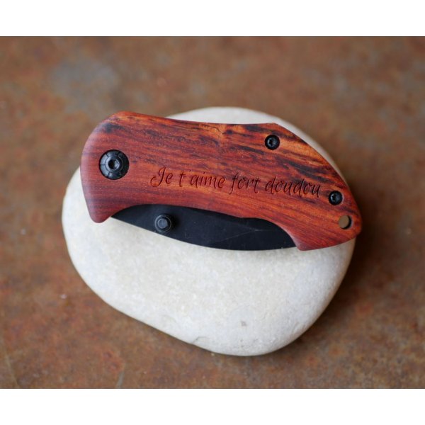 Klein mes met houten handvat om te graveren