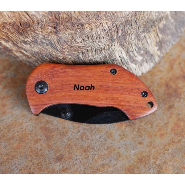 Klein mes met houten handvat om te graveren