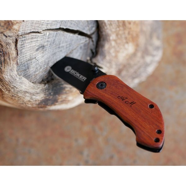 Klein mes met houten handvat om te graveren