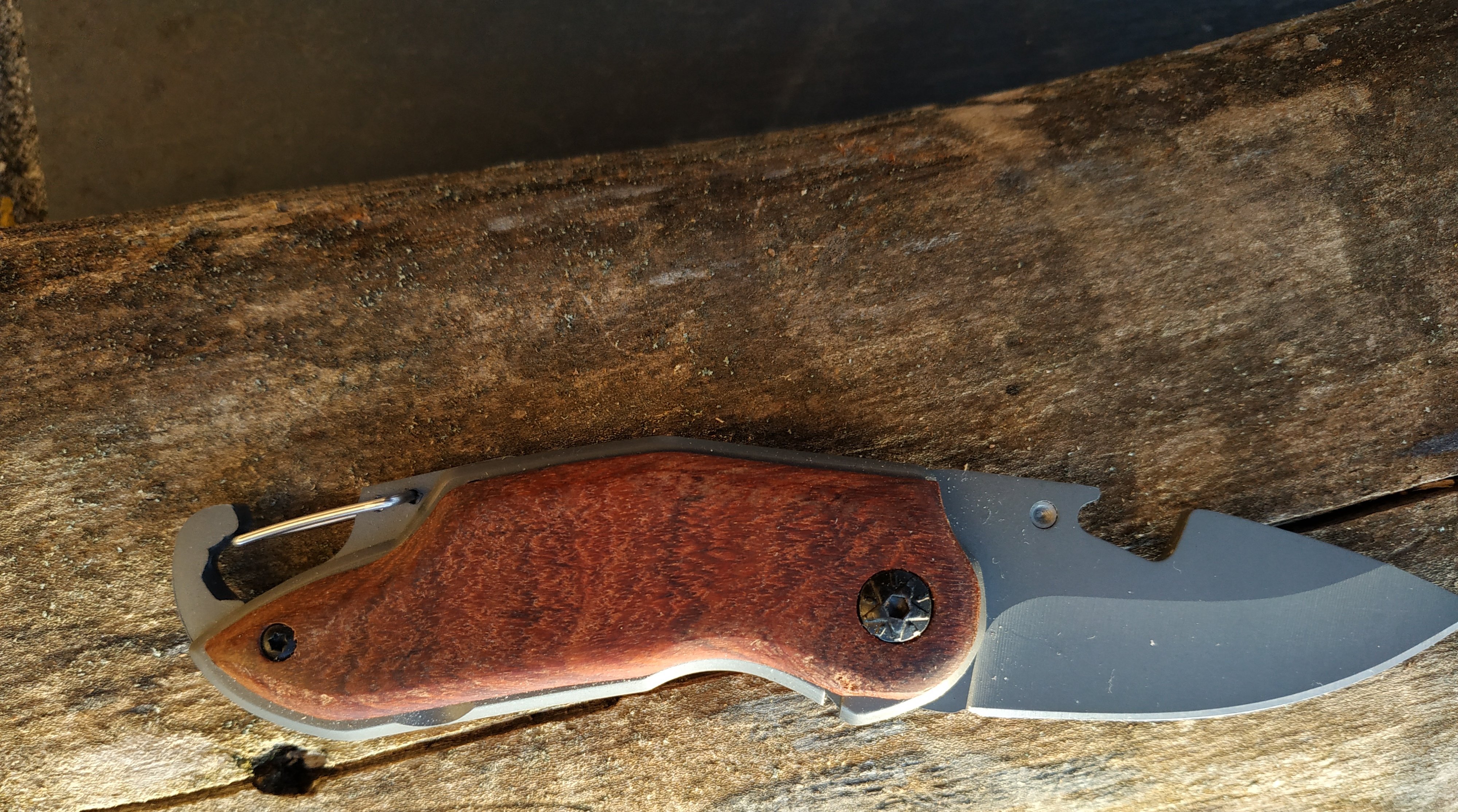 Vouwzakmes, houten handvat met gravure