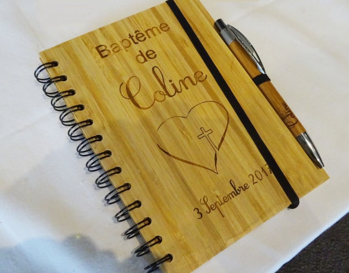 Houten gastenboek voor doop of religieuze ceremonie