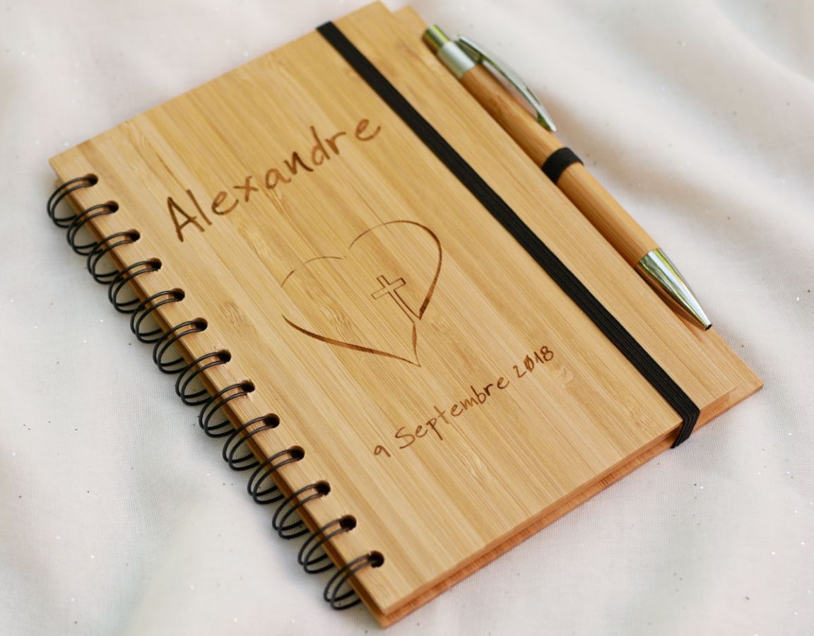 Houten gastenboek voor doop of religieuze ceremonie