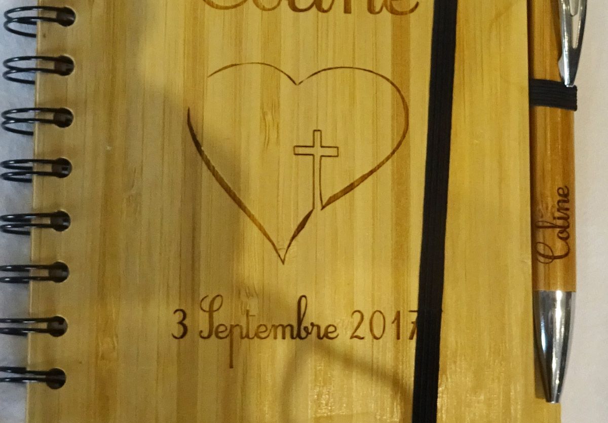 Houten gastenboek voor doop of religieuze ceremonie
