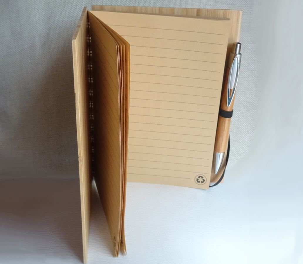 Houten gastenboek voor doop of religieuze ceremonie