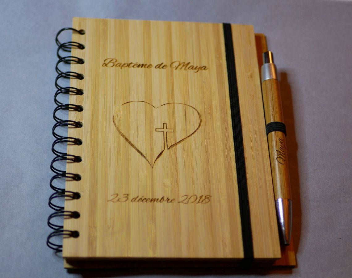 Houten gastenboek voor doop of religieuze ceremonie