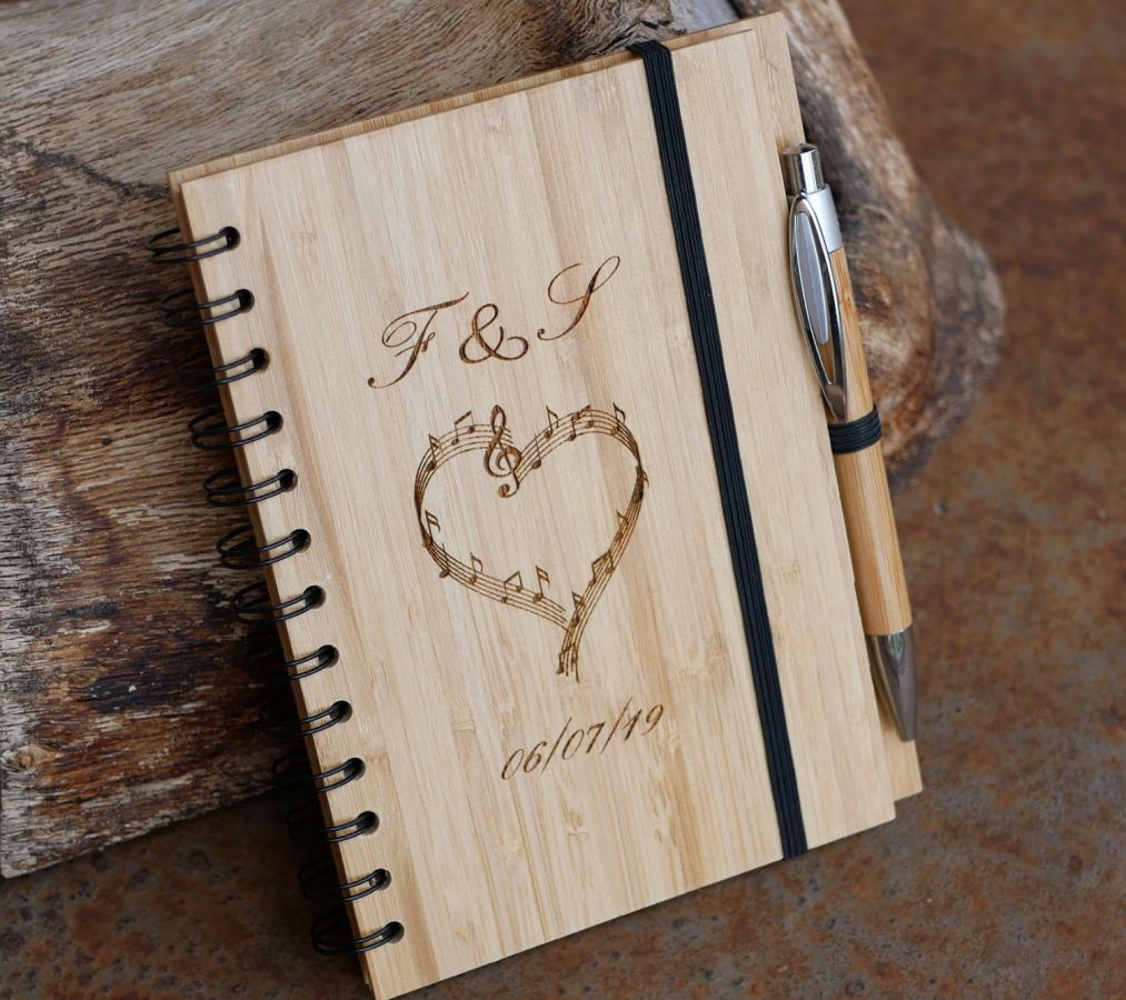 Houten gastenboek voor bruiloft of ceremonie om te personaliseren
