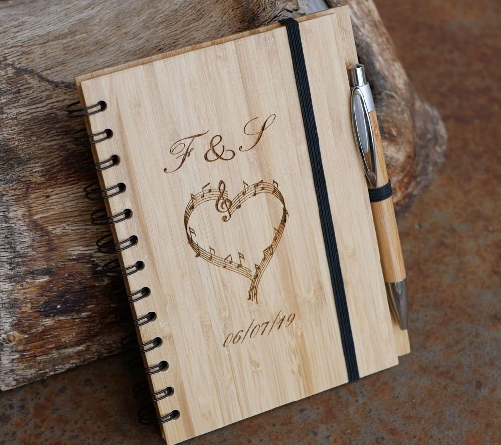 Houten gastenboek voor bruiloft of ceremonie om te personaliseren