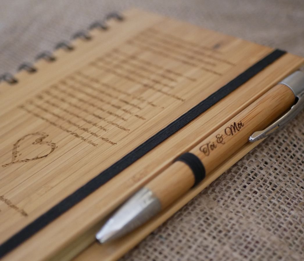 Houten gastenboek voor bruiloft of ceremonie om te personaliseren