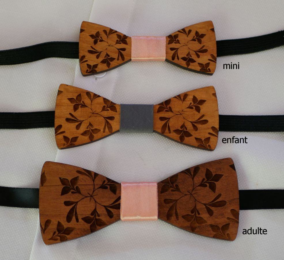 Houten mini strikje voor kinderen gegraveerd met bloemen, te personaliseren met hetzelfde model voor kinderen en mannen