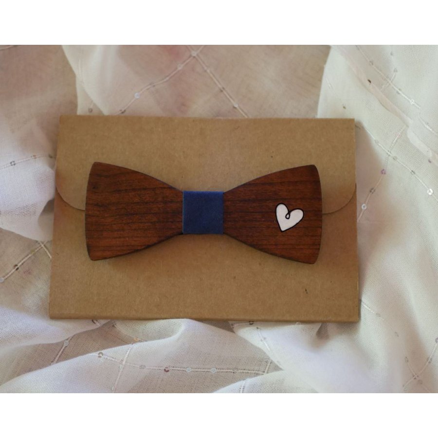 Houten vlinderdas met gegraveerd en geschilderd hart, te personaliseren made in France