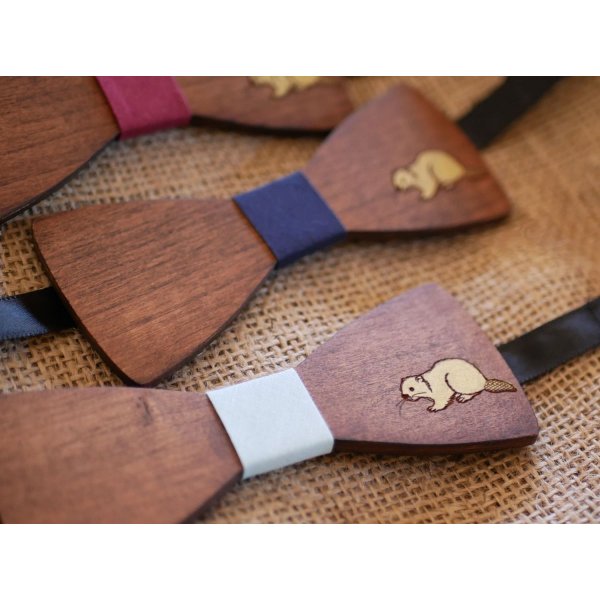 Houten vlinderstrik, aanpasbaar ontwerp, gegraveerd en beschilderd, gemaakt in Frankrijk