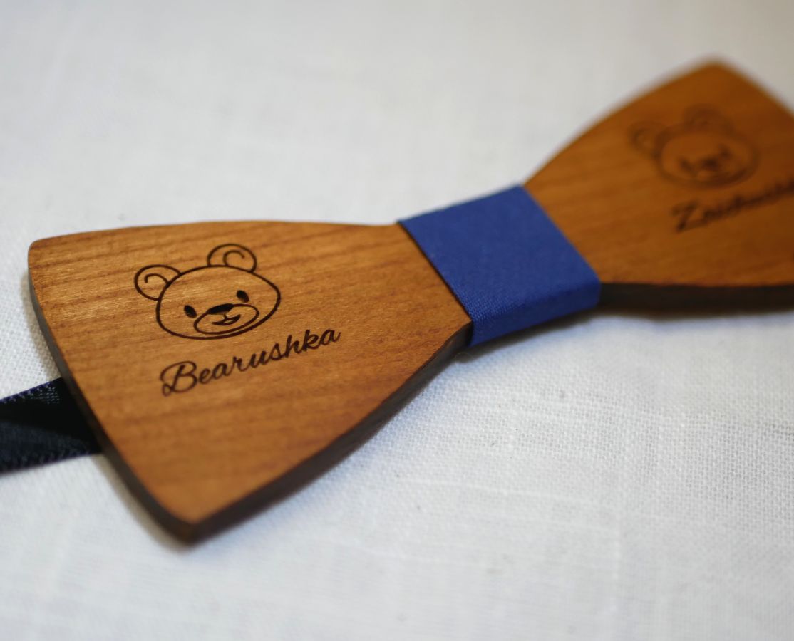 Houten vlinderdas met ontwerp naar keuze gegraveerd made in France