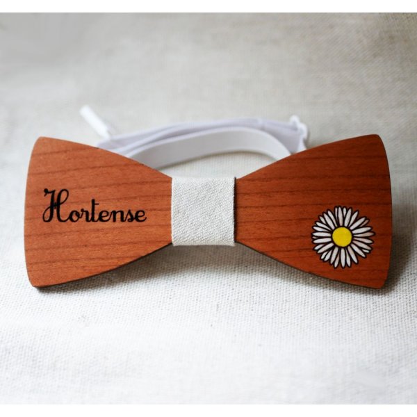 Houten vlinderstrik, aanpasbaar ontwerp, gegraveerd en beschilderd, gemaakt in Frankrijk