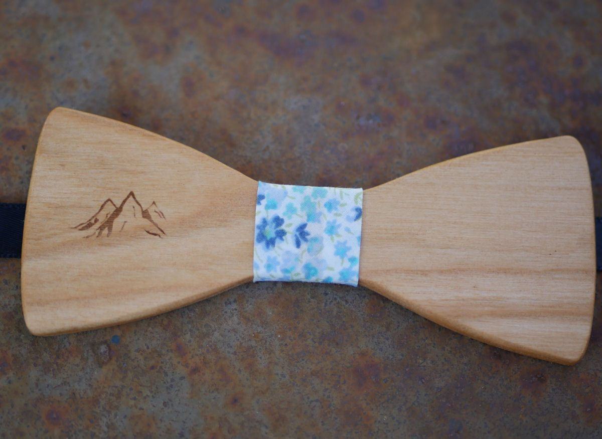 Houten vlinderdas met ontwerp naar keuze gegraveerd made in France