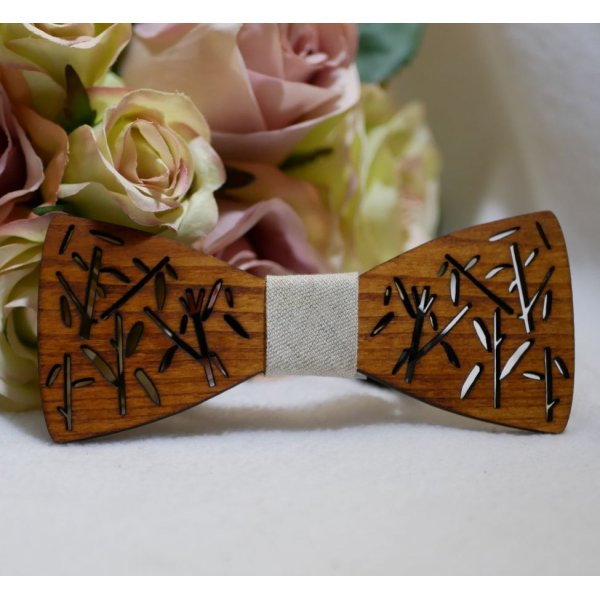 Frans houten strikje met bamboe versiering 