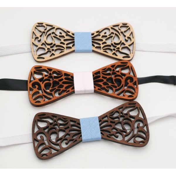 Franse houten vlinderdas met uitgeholde arabesken