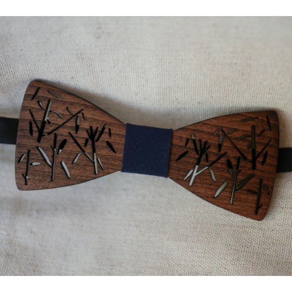 Frans houten strikje met bamboe versiering 