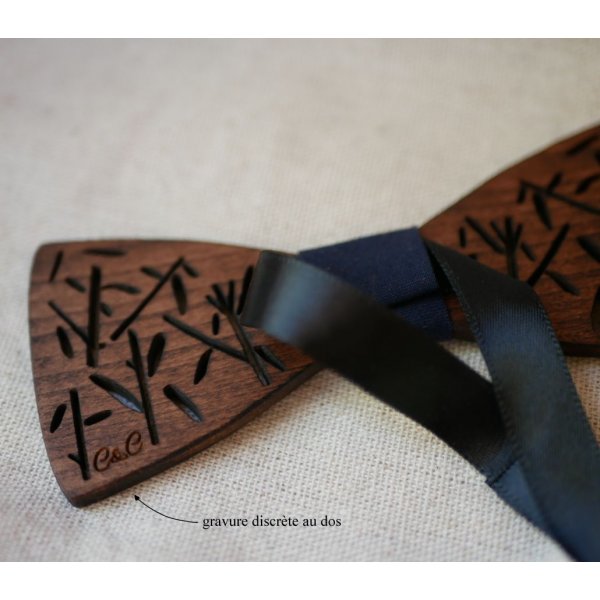 Frans houten strikje met bamboe versiering 