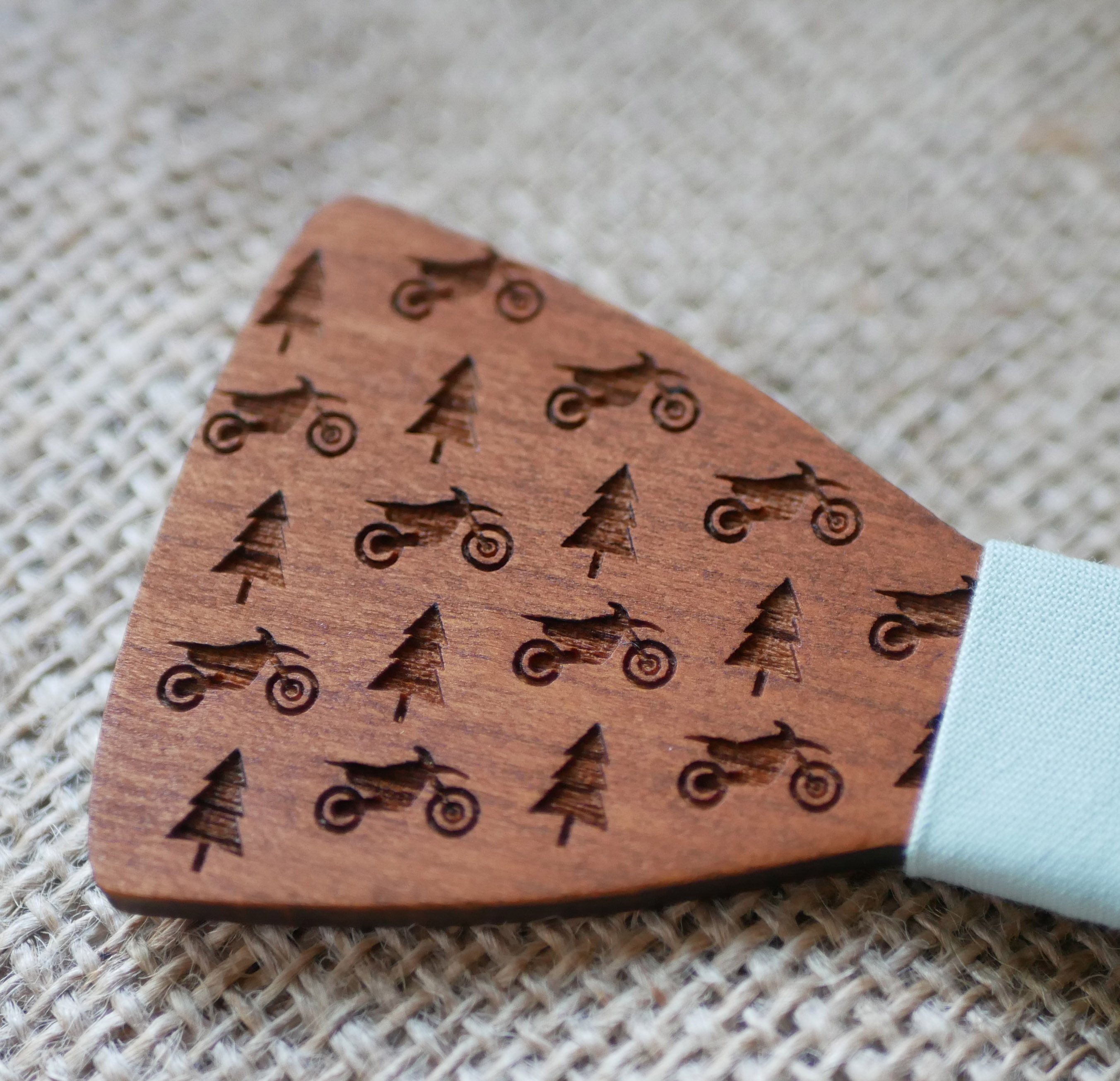 Houten vlinderdasje met gegraveerd mini-ontwerp om te personaliseren gemaakt in Frankrijk
