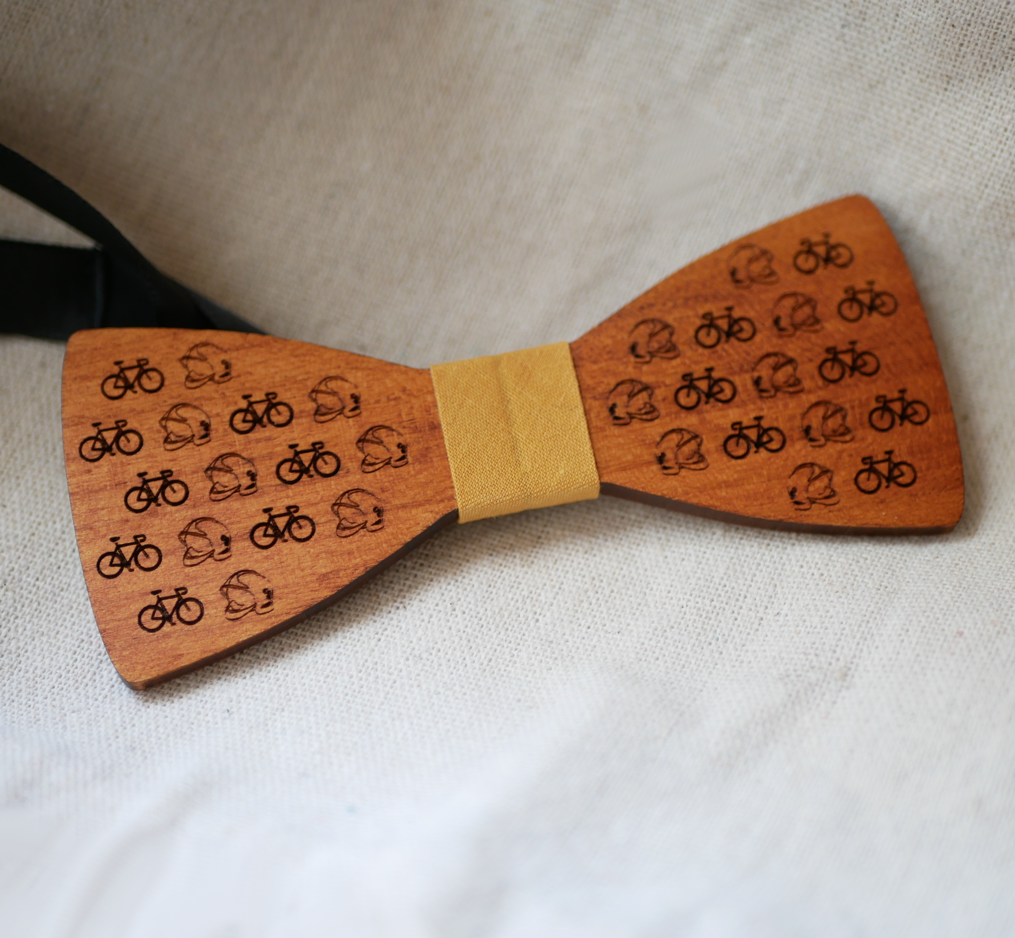 Houten vlinderdasje met gegraveerd mini-ontwerp om te personaliseren gemaakt in Frankrijk