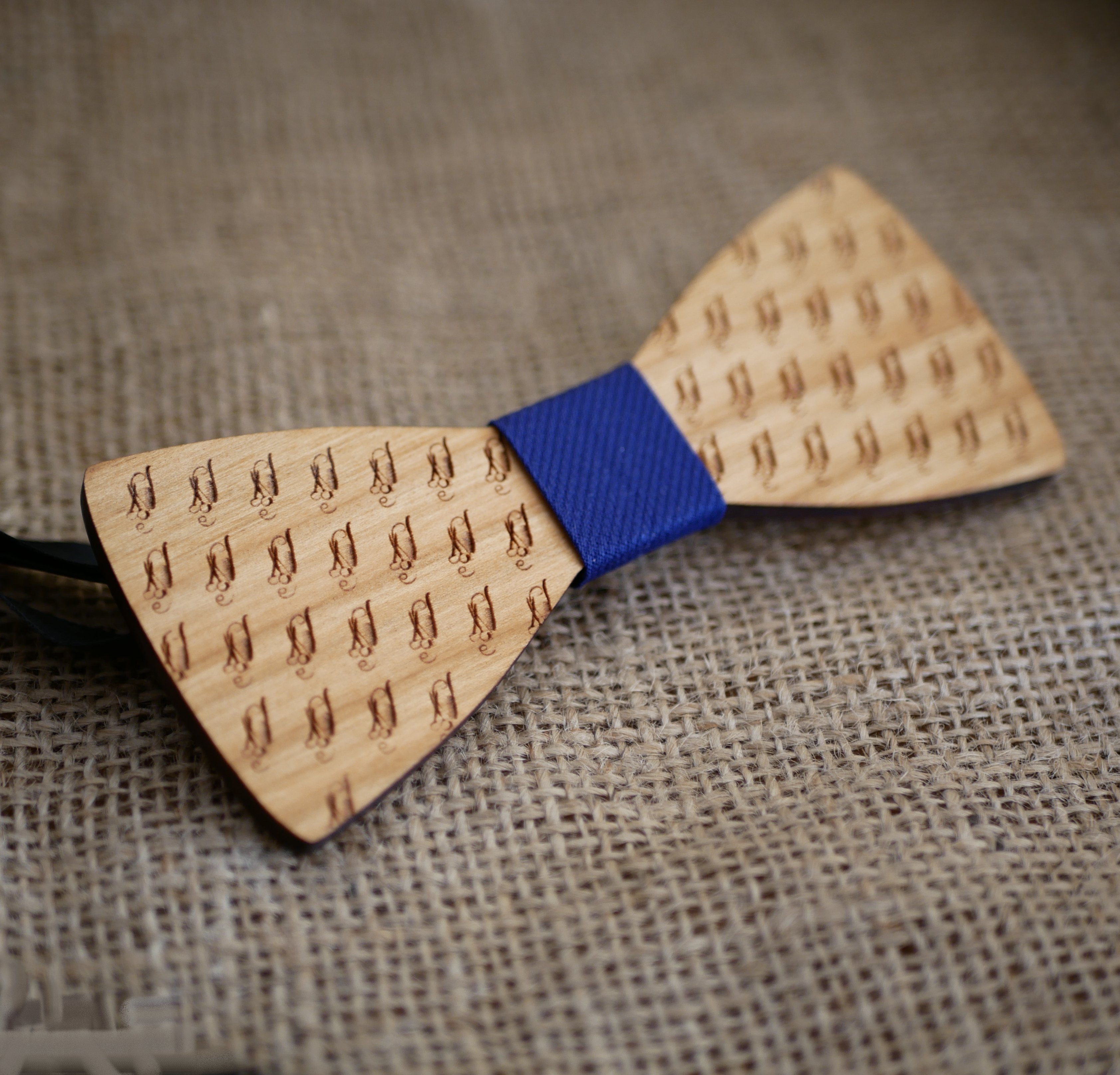 Houten vlinderdasje met gegraveerd mini-ontwerp om te personaliseren gemaakt in Frankrijk
