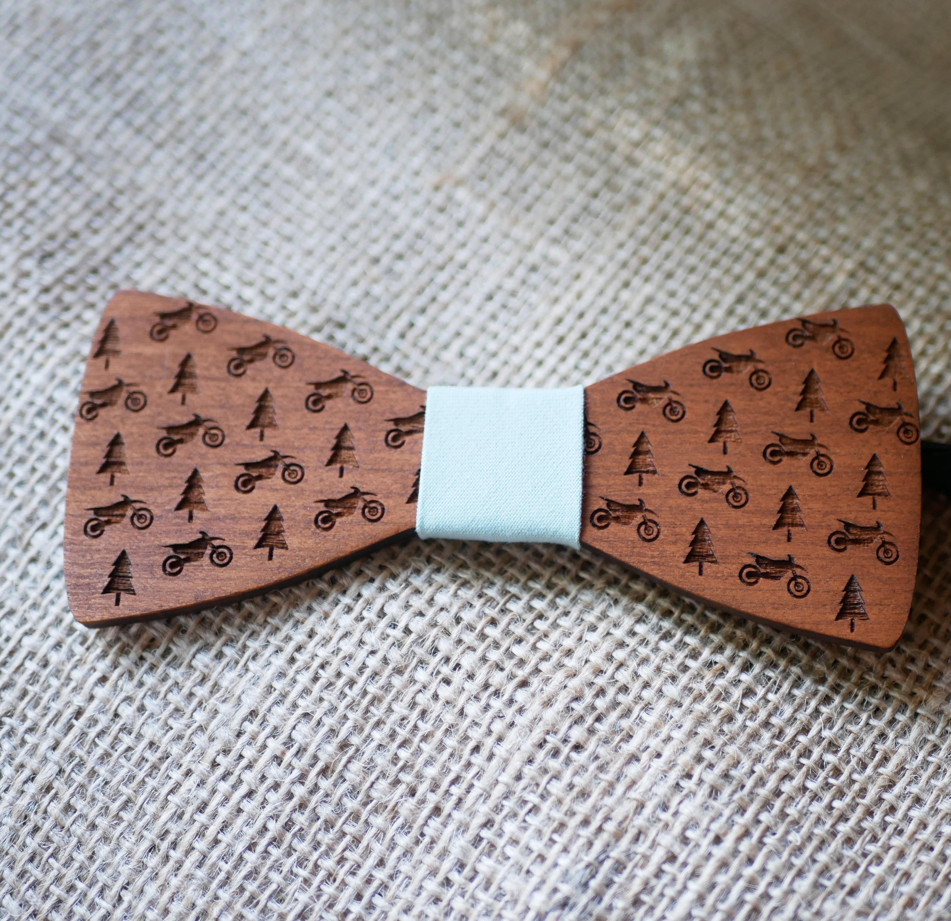 Houten vlinderdasje met gegraveerd mini-ontwerp om te personaliseren gemaakt in Frankrijk