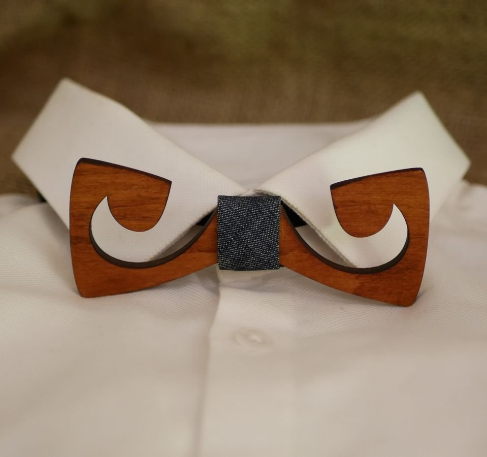Houten vlinderdas De niet-mustachiër