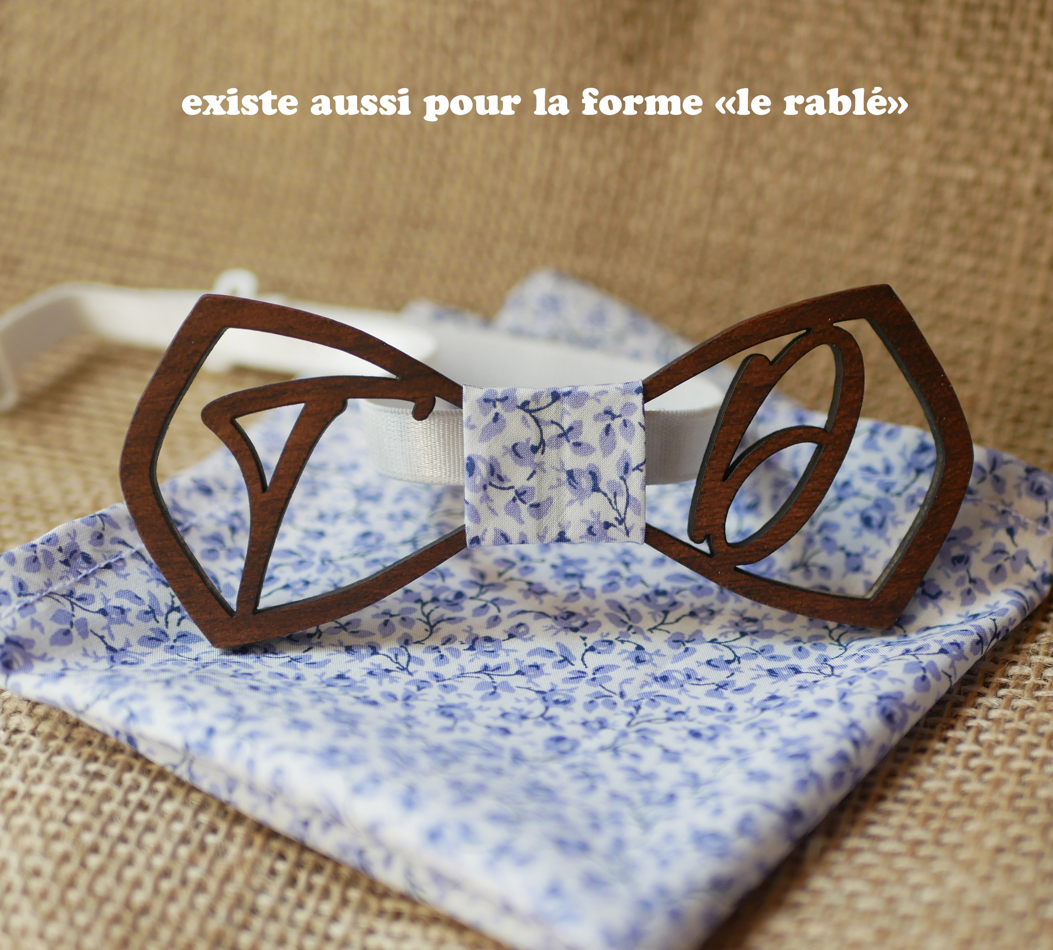 Houten vlinderdasje gepersonaliseerd met 2 initialen