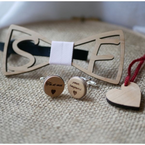 Houten vlinderdasje gepersonaliseerd met 2 initialen