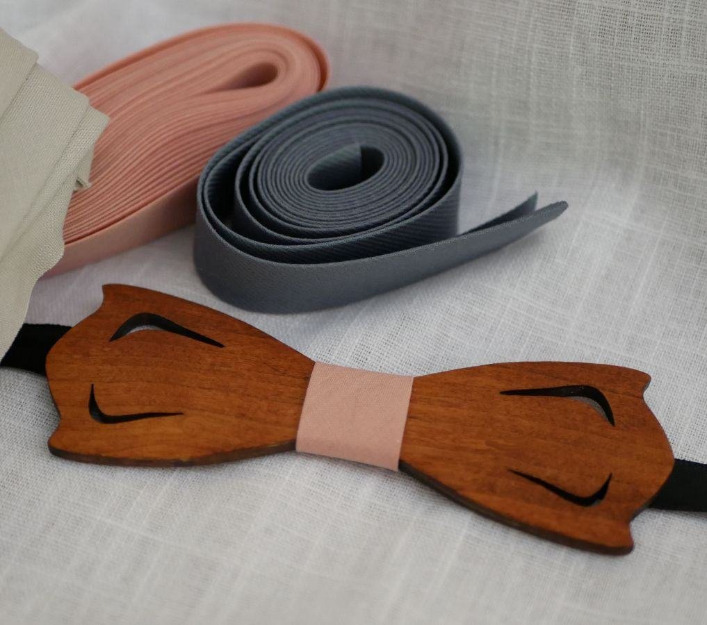 Houten trompe l'oeil strik om te personaliseren