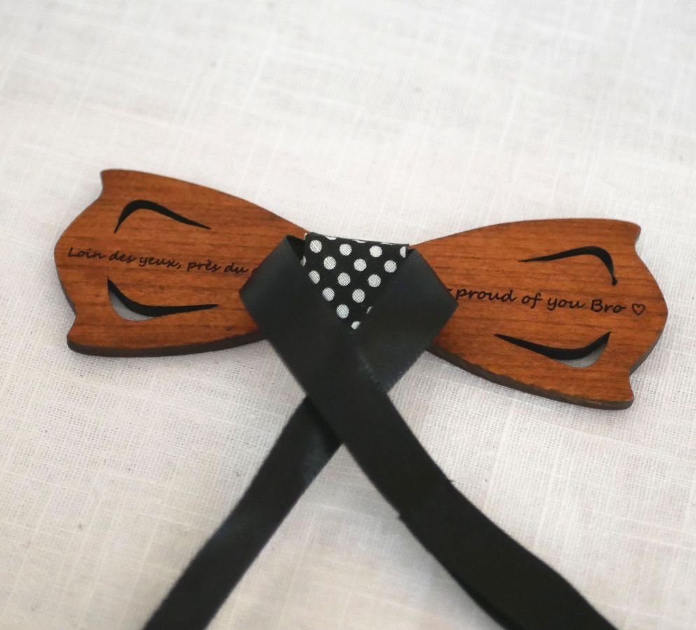 Houten trompe l'oeil strik om te personaliseren